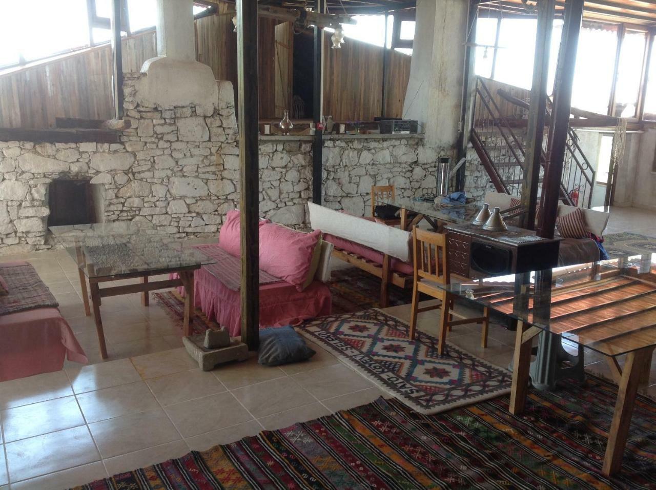 Sato Koeyevi-Selendi Hotel Екстериор снимка